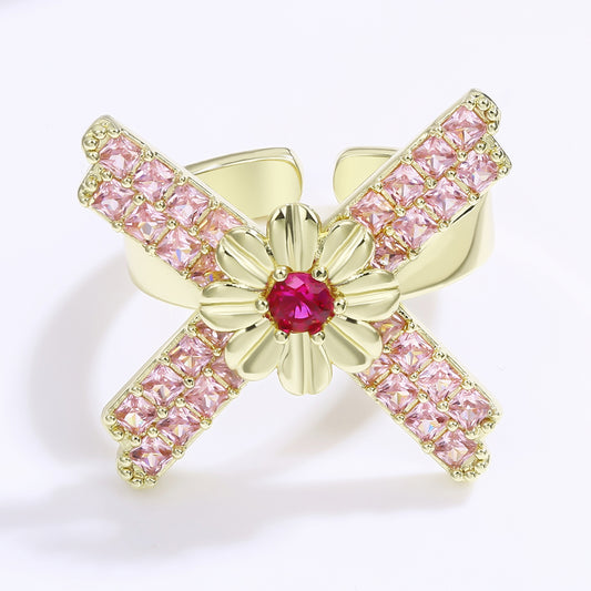 Kullattu TerÀsSormus Punaisella EmporiaŸ Kristallilla ja Vaaleanpunaisella EmporiaŸ Kristallilla