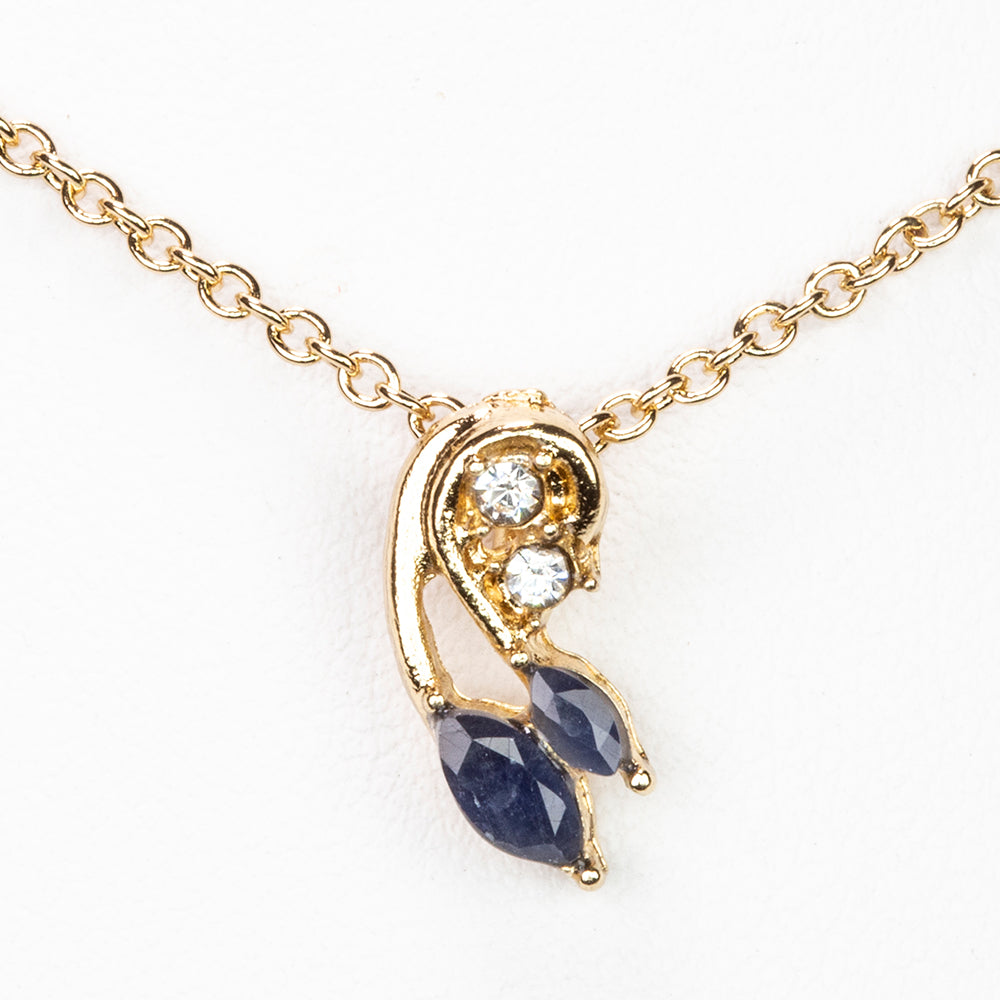 Kullattu TeräsKaulakoru Safiirilla ja Valkoisella Emporia® Kristallilla ( Kaulakoru+Riipus )