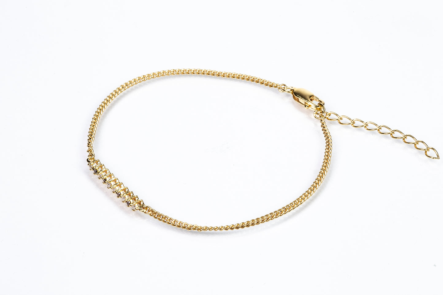 Kullattu hopeaRannekoru Punaisella Timantilla ja Valkoisella Timantilla