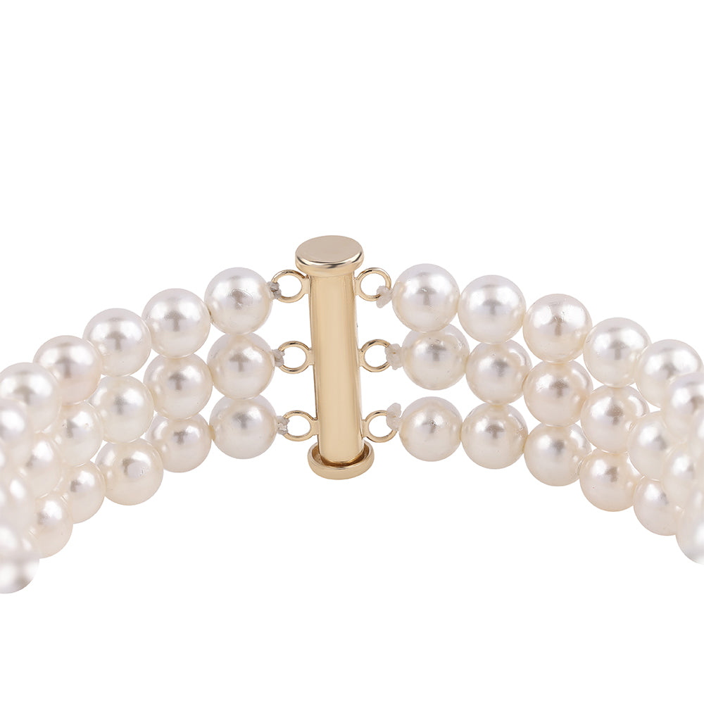 KultaRannekoru Makeanveden Valkoisella Helmellä