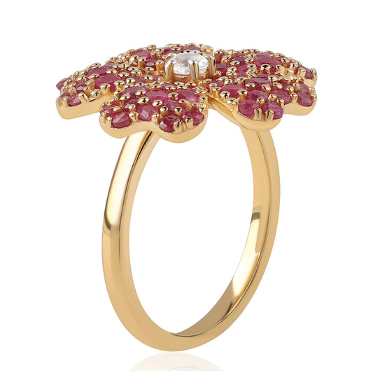 Kullattu hopeaSormus Mosambikin Rubiinilla ja Valkoisella Topaasilla