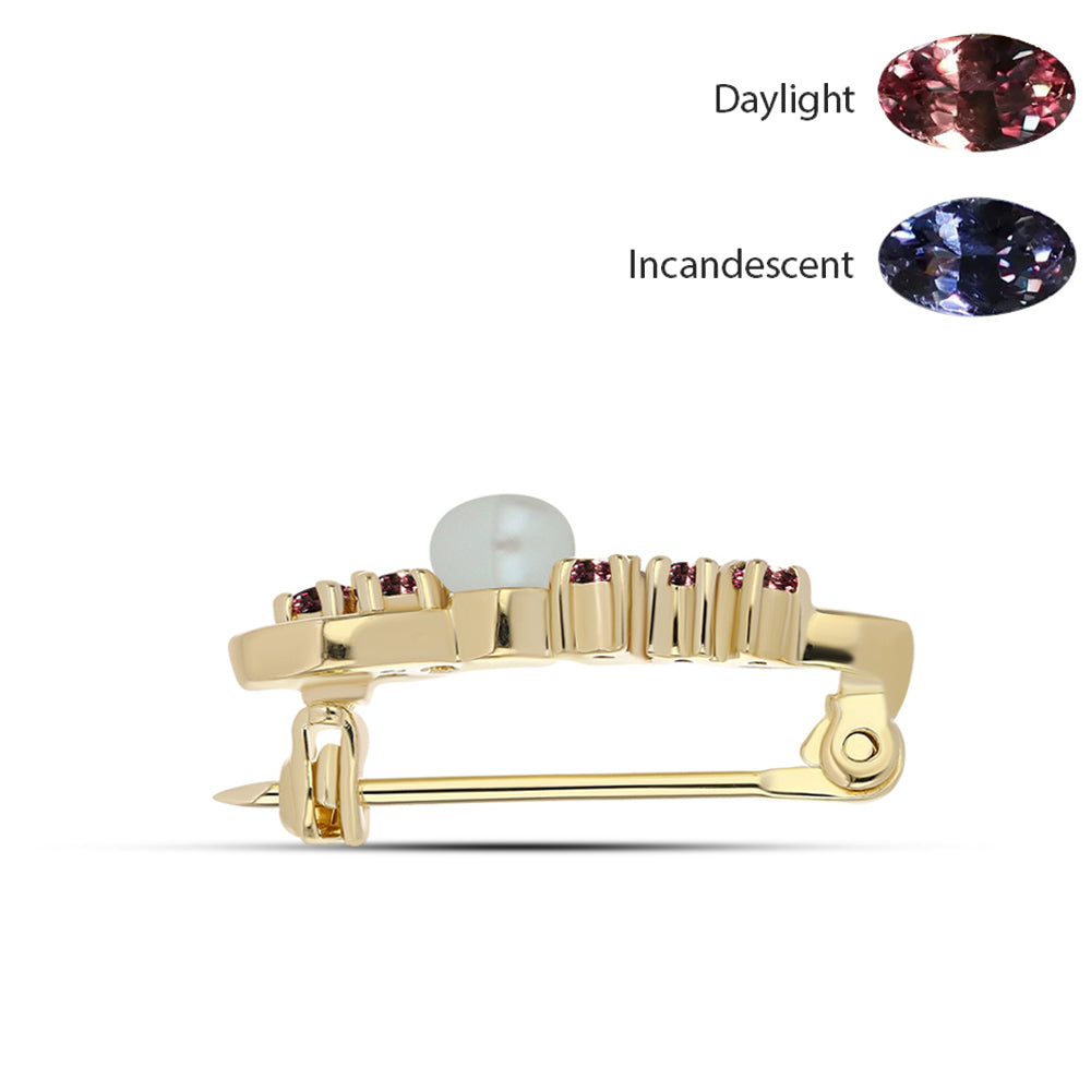 Kullattu hopeaRintaneula Tsivory Väriävaihtavalla Granaatilla ja Makeanveden Valkoisella Helmellä