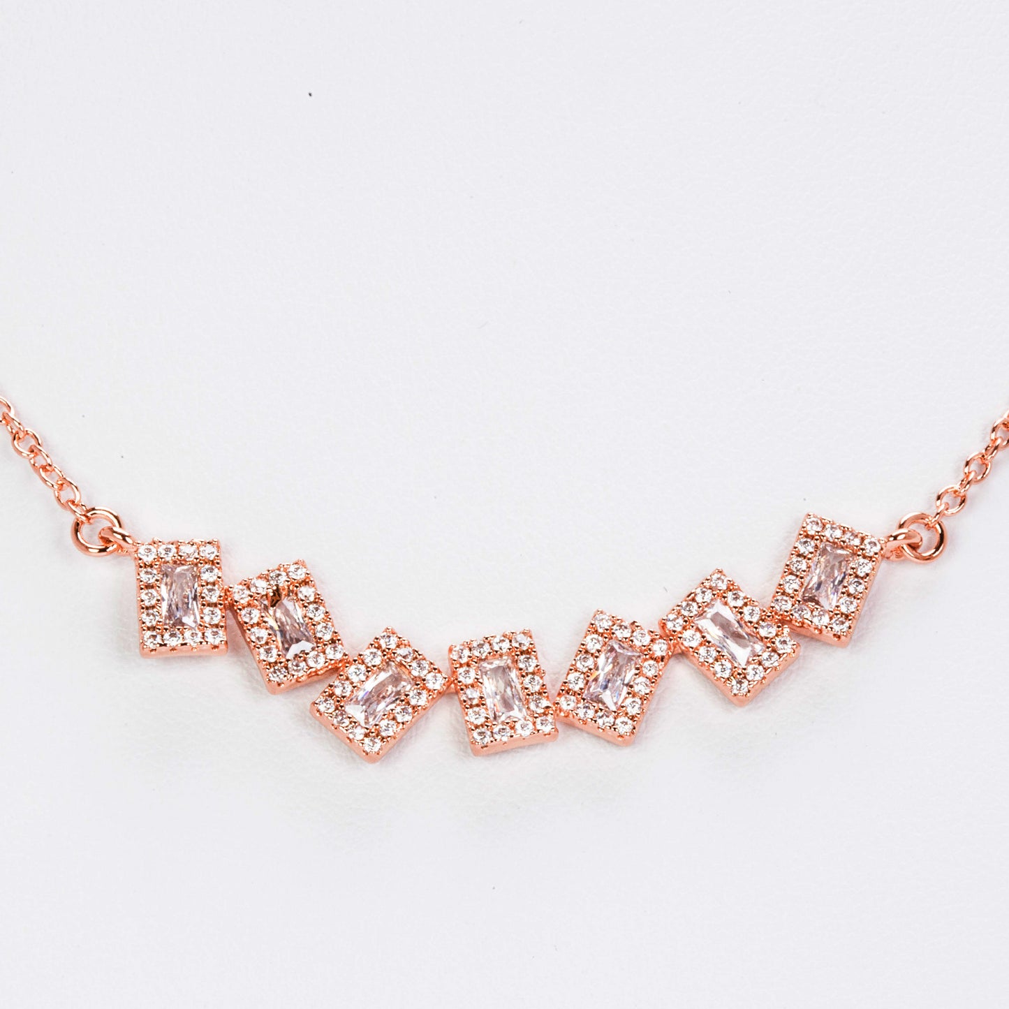 Kullattu TeräsKaulakoru Valkoisella Emporia® Kristallilla