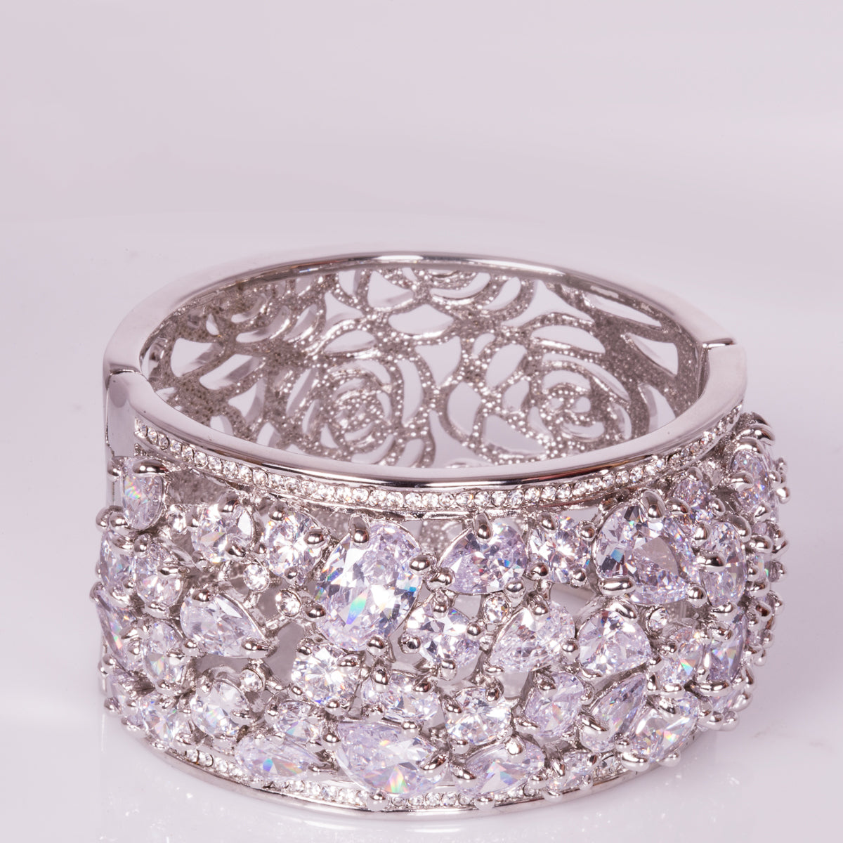 ValkokullattuRannekoru Valkoisella Emporia® Kristallilla ( Rannekoru )