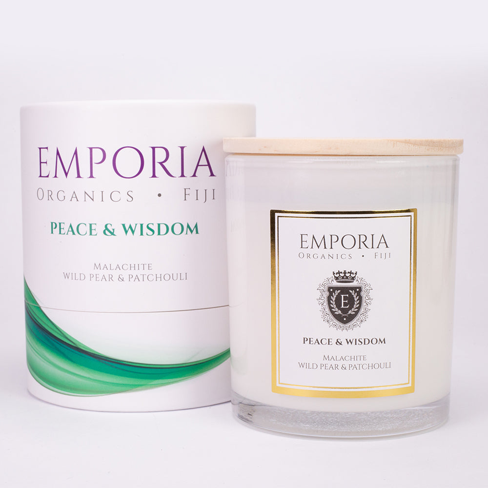Emporia Organics lasikynttilä FIJI - PEACE & WISDOM, malakiitti, villipäärynä & patsuli, 100% soijavaha, 230g