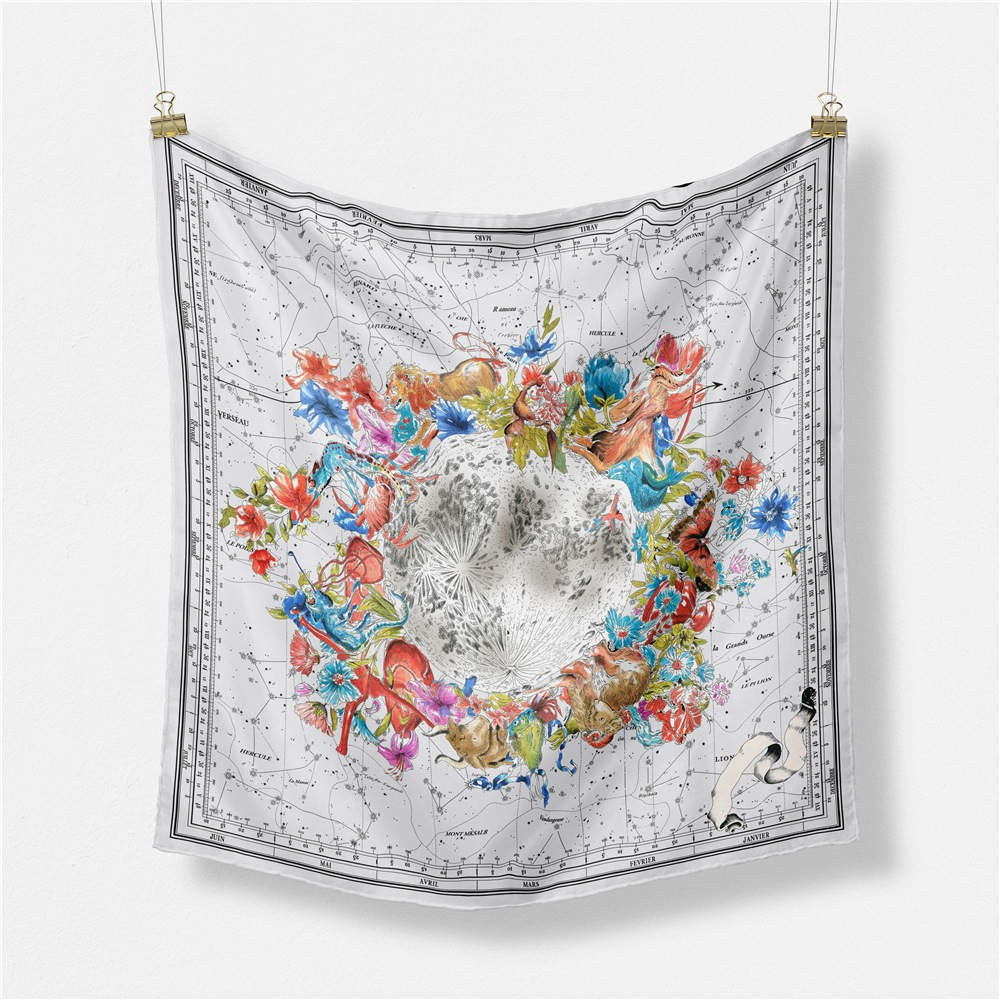 Silkkihuivi, 53 cm x 53 cm, Maailma Kukkien Peitossa, Valkoinen, 100% Silkkiä