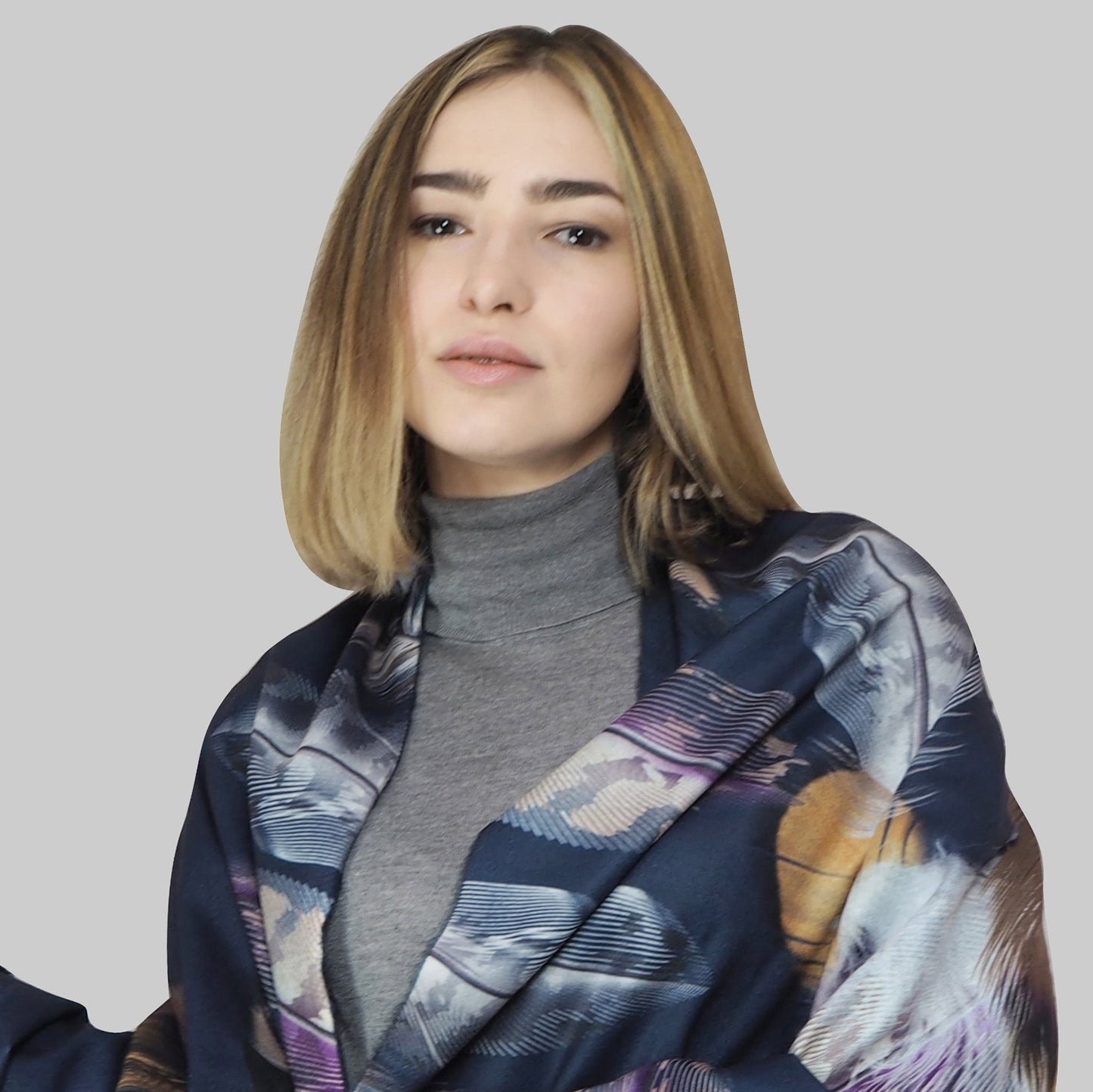 Villahuivi/-saali, 70 cm x 180 cm, isot höyhenet, laivastonsininen