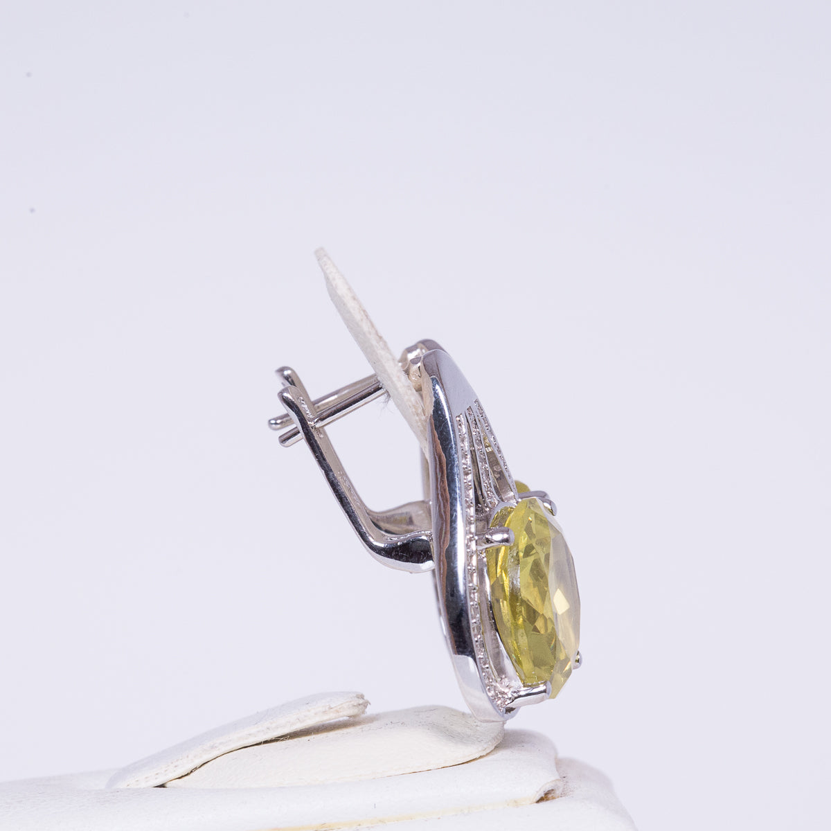 HopeaKorvakorut Keinotekoisella Diasporalla ja Valkoisella Topaasilla