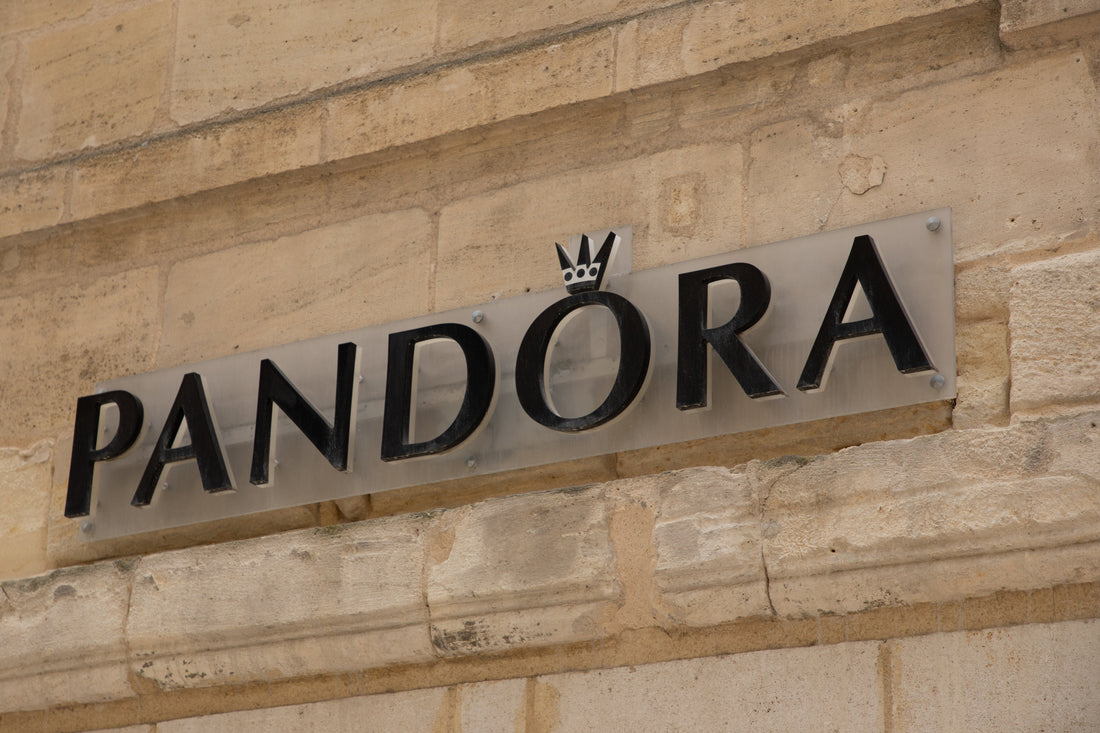 Miksi valita meidät, jos etsit hopeakorvakoruja? - Erinomainen laatu ja tyyli vaihtoehtona Pandoran korvakoruille. - Koru TV