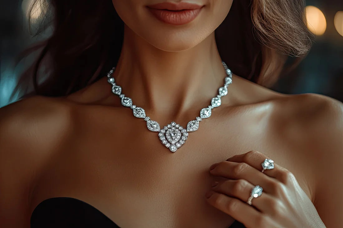 Miksi valita hopeasormus ja hopeakorvakorut jalokivillä? - Koru TV