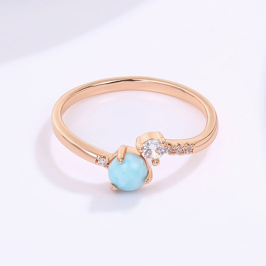 Kullattu TeräsSormus Sinisellä Emporia® Kristallilla ja Valkoisella Emporia® Kristallilla