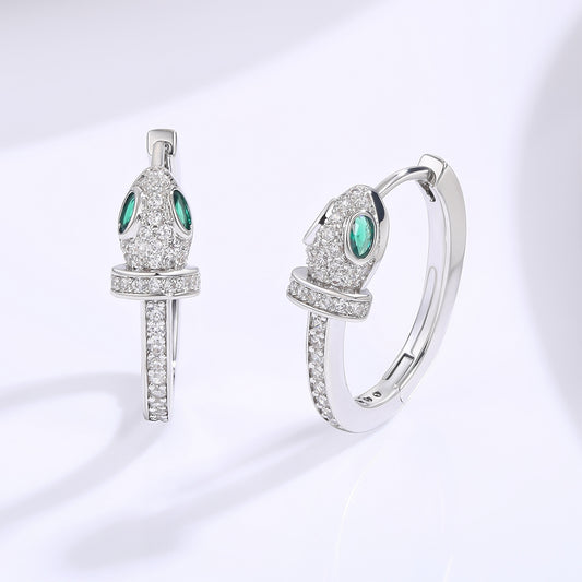 Kullattu TeräsKorvakorut Vihreällä Emporia® Kristallilla ja Valkoisella Emporia® Kristallilla