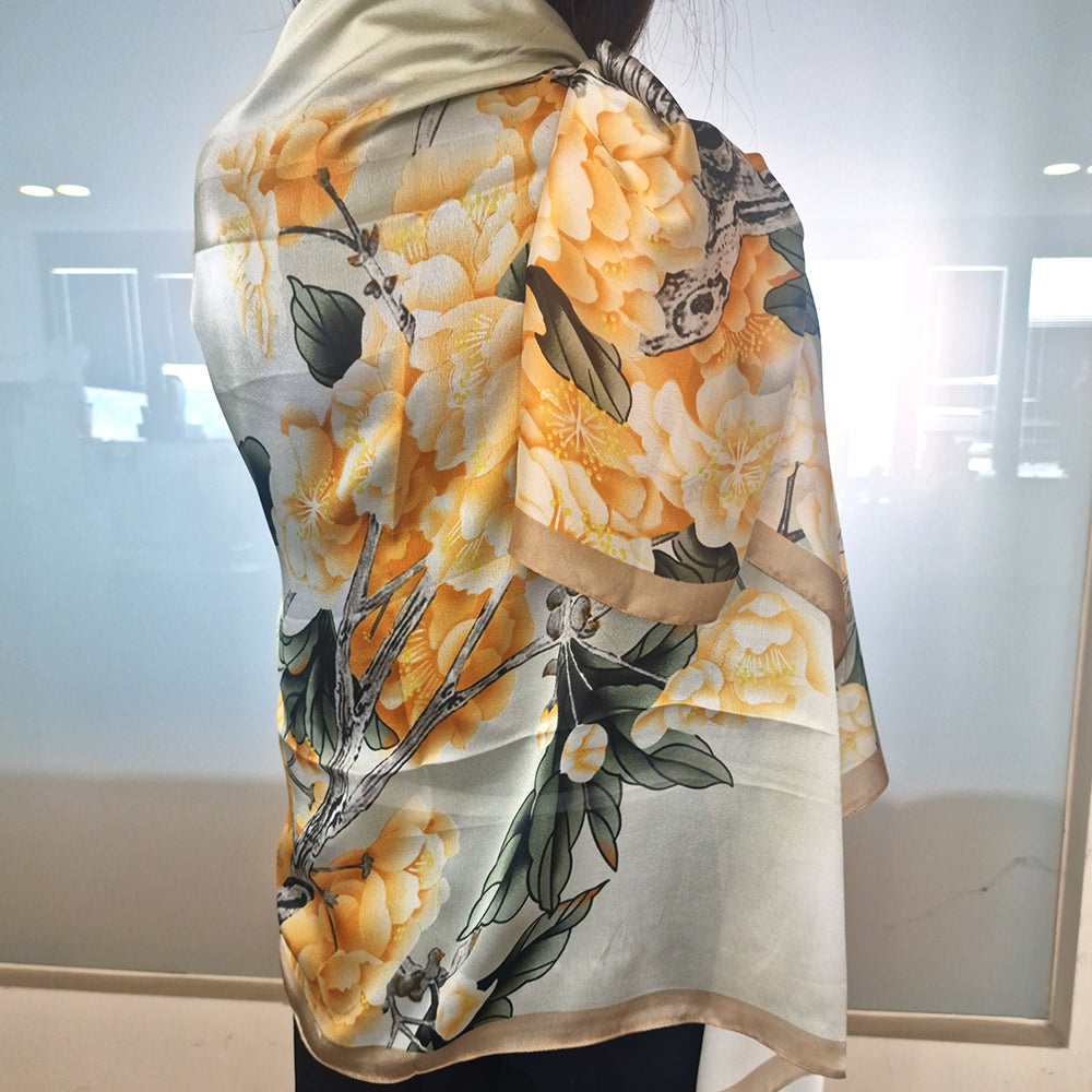 Kukkashuivi, keltainen, 85 cm x 180 cm, 100 % vegaanista silkkiä