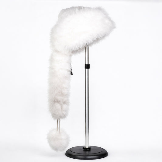 Valkoinen tekoturkis talvihattu huivilla – yksi koko