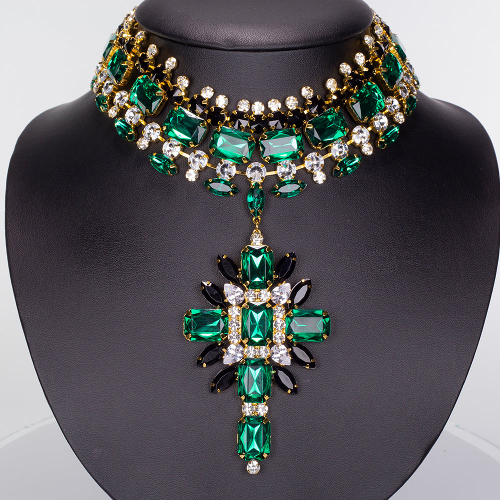 Kullattu TeräsSetti Vihreällä Emporia® Kristallilla ja Valkoisella Emporia® Kristallilla ( Kaulakoru+Korvakorut ) 4 