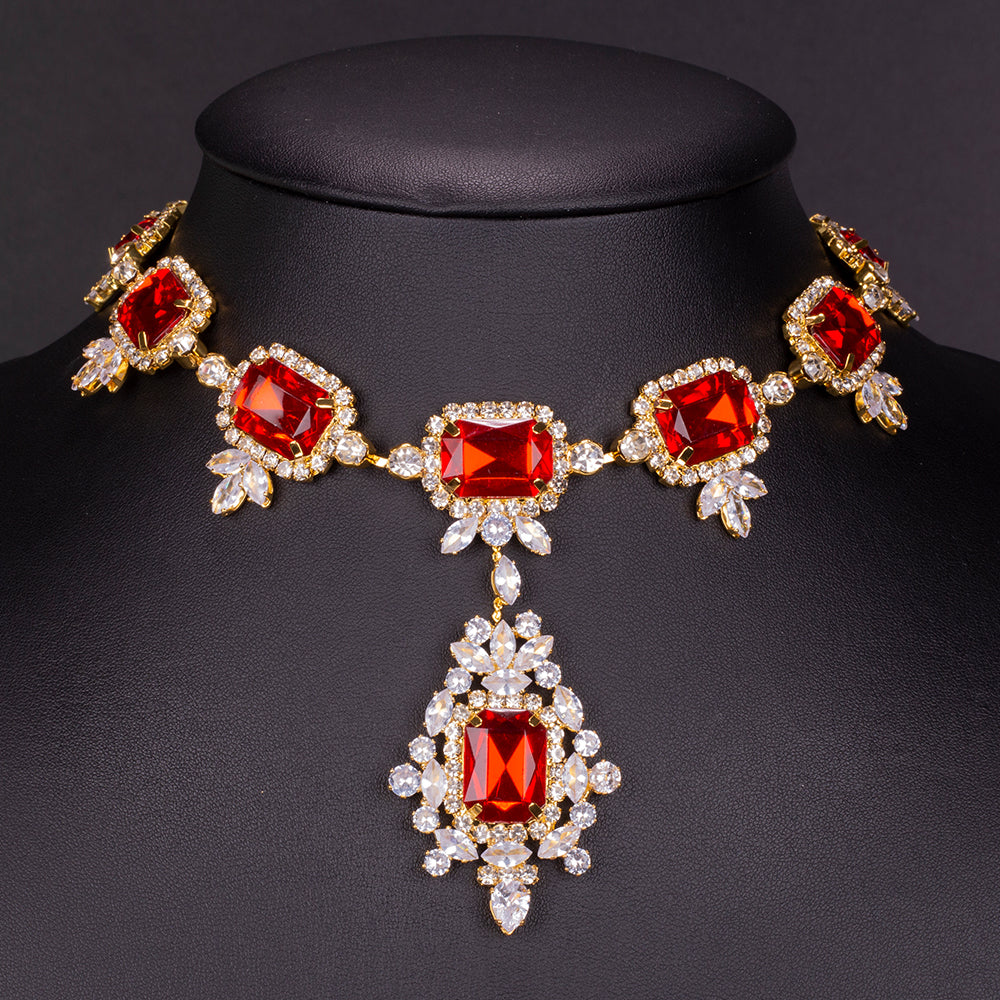 Kullattu TeräsSetti Punaisella Emporia® Kristallilla ja Valkoisella Emporia® Kristallilla ( Kaulakoru+Korvakorut ) 4 