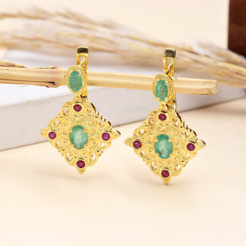 Kullatut hopeat Korvakorut Malagassin Rubiinilla ja Brasilian Smaragdilla 6 