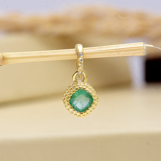 Kullattu hopeaRiipus Brasilian Smaragdilla ja Valkoisella Topaasilla