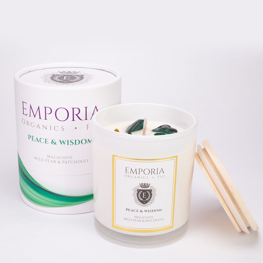 Emporia Organics lasikynttilä FIJI - PEACE & WISDOM, malakiitti, villipäärynä & patsuli, 100% soijavaha, 230g