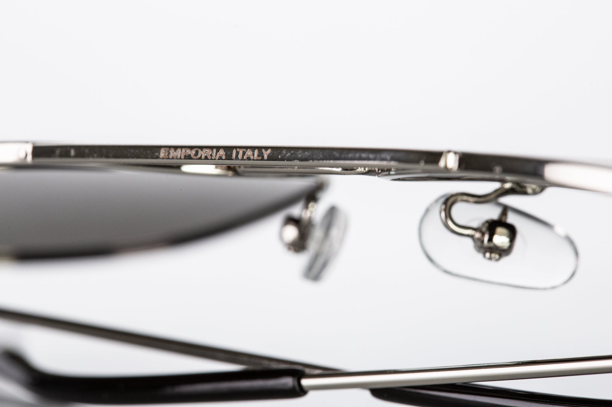 Emporia Italy - Aviator -sarjan "AURINGONPURKAUS" polarisoidut UV-SUODATTAVAT aurinkolasit kovalla säilytyskotelolla ja puhdistusliinalla, oranssit linssit, kullanväriset kehykset 8 