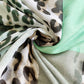 Leopardikuvioitu vihreä huivi/saali, 80 cm x 180 cm